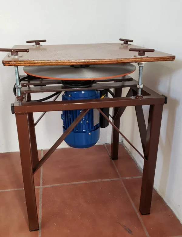 Polizor orizontal profesional pentru ascuțit cuțite și piepteni + 1 kg unsoare | Stație completă pentru întreținerea mașinilor de tuns oi
